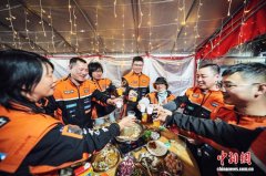 （新春走基层）外卖配送员春节“不打烊”